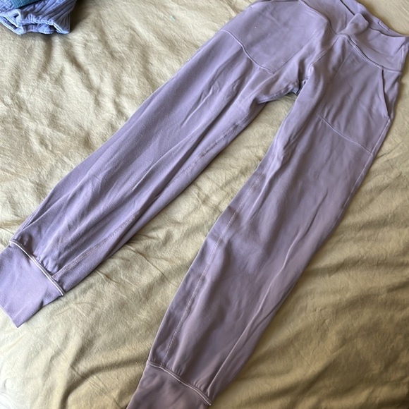 Lululemon Align Joggers 🍁 - Picture 4 of 9